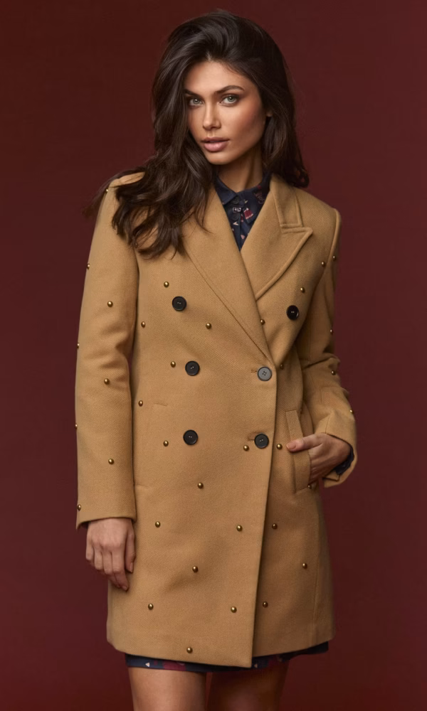 Abrigo Paño Camel Tachuelas Carnaby